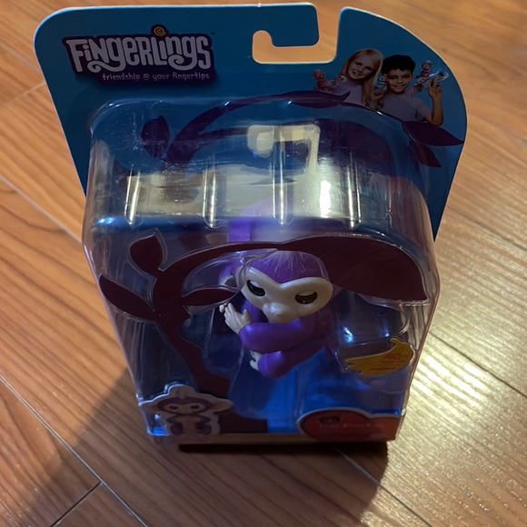 WowWee Fingerlings~ Kelsey the baby Sloth & Mia the baby Monkey - Picture 9 of 12